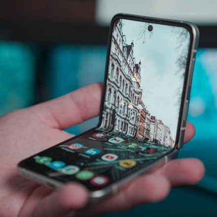 Ανάπτυξη, κόντρα στην αγορά smartphones, βλέπουν τα foldables