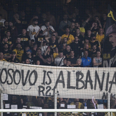 Οργή και αποτροπιασμός από την ΑΕΚ για το εθνικιστικό πανό στην Opap Arena