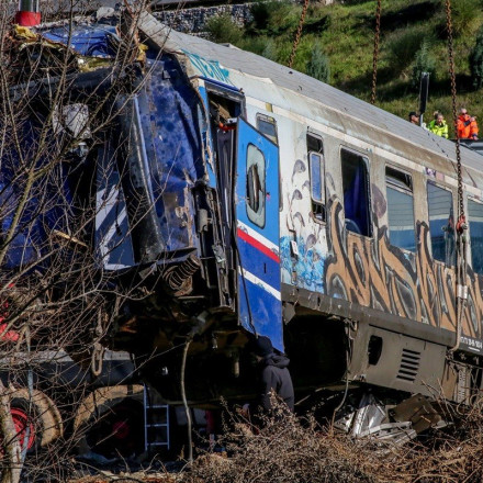 Τέμπη: Την Τετάρτη η απόφαση για εξεταστική - Ένταση μεταξύ Τζάκρη και Παφίλη
