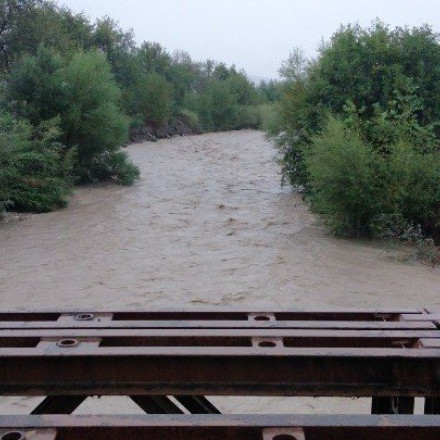 Κακοκαιρία Elias: Δύσκολα τα πράγματα στο Βόλο – Τί γίνεται με τον Σπερχειό