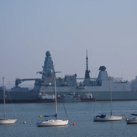 Δεν αναχωρεί για την Κύπρο μέχρι την επόμενη εβδομάδα το βρετανικό αντιτορπιλικό HMS Dragon