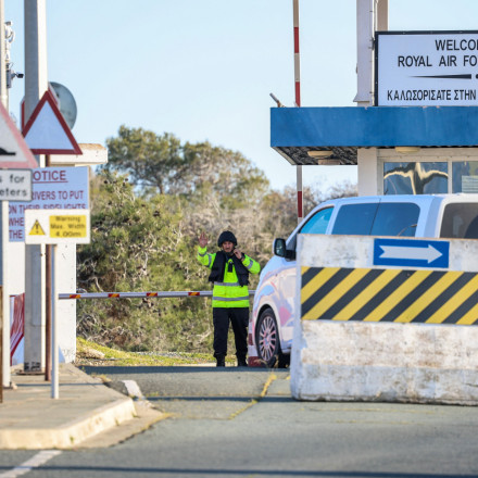Ήχησαν οι σειρήνες στο Ακρωτήρι: Αναφορές πως ύποπτο αντικείμενο μπήκε στον εναέριο χώρο της Κύπρου
