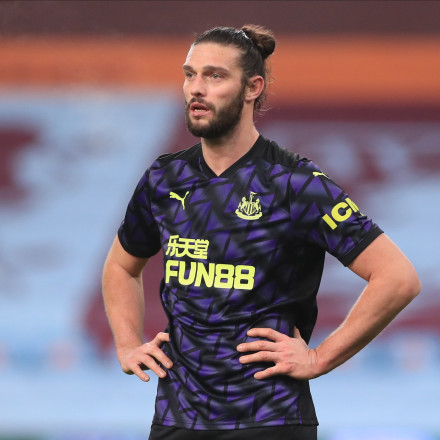 Η φωτογραφία του Άντι Κάρολ στο κρεβάτι με μια άγνωστη στο bachelor party του άναψε... φωτιές (pic)