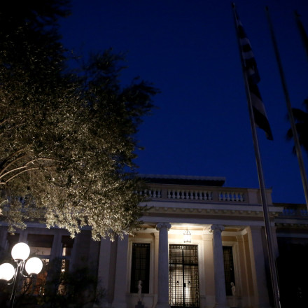 Σύσκεψη στο Μαξίμου υπό τον Πρωθυπουργό - Θέμα ημερών οι αποφάσεις για τις συνέπειες του πολέμου