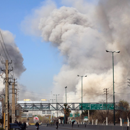 Το Ισραήλ σφυροκοπά την Τεχεράνη - Συνεχείς βομβαρδισμοί σε θέσεις των Μπασίτζ