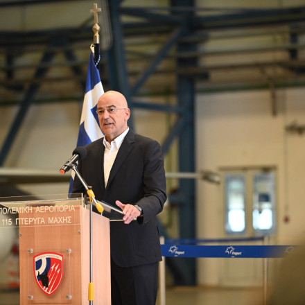 Στη Σούδα ο Νίκος Δένδιας - Υποδέχεται τον Εμανουέλ Μακρόν