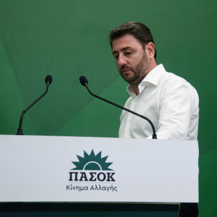 Ανδρουλάκης: Με επίθεση στην κυβέρνηση επιχειρεί να υπερβεί την εσωκομματική κρίση