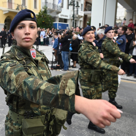 Με βίντεο-πρόσκληση το ΓΕΣ καλεί γυναίκες 20-26 ετών να υπηρετήσουν εθελοντικά στον στρατό