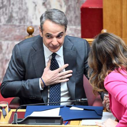 Τούρτα αμυγδάλου στον «πρωινό καφέ» για τα γενέθλια του Κυριάκου Μητσοτάκη