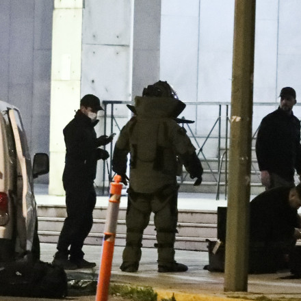 ΓΑΔΑ: Συνελήφθη Σουδανός που απειλούσε με δύο χειροβομβίδες - Η στιγμή της ελεγχόμενης έκρηξης