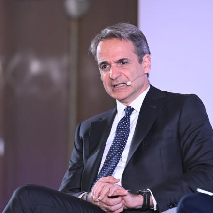 Μητσοτάκης στο Athens Alitheia Forum: Εντός του μήνα η ρύθμιση για social media και ανήλικους