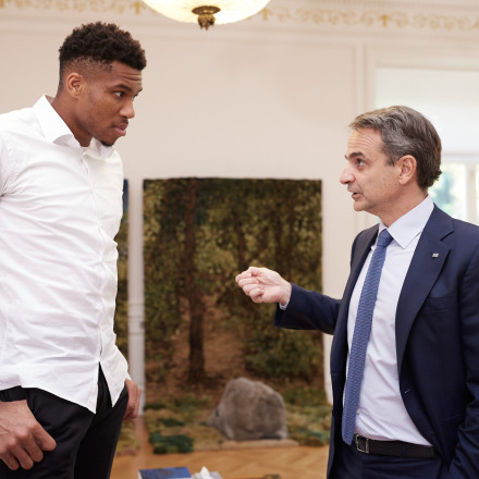 Η επιστολή Μητσοτάκη στη Μέτσολα για τη βράβευση του Αντετοκούνμπο