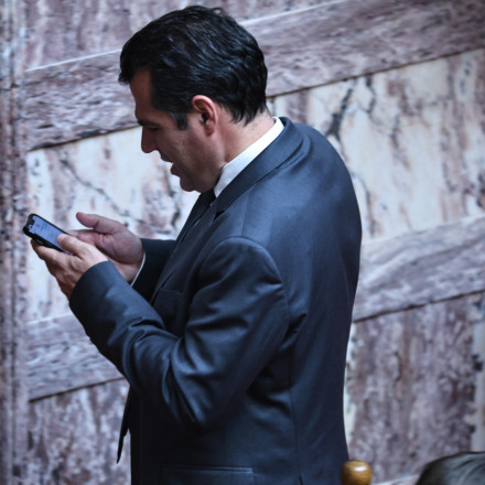 Τηλεφώνημα Πλεύρη στην άλλη πλευρά του Αιγαίου για το μεταναστευτικό