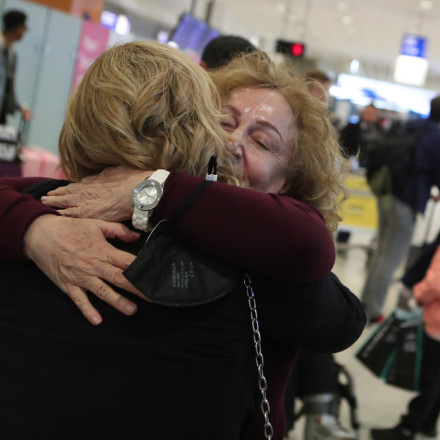 Συνεχίζονται οι επαναπατρισμοί από τη Μέση Ανατολή - Στην Αθήνα 87 Έλληνες πολίτες από το Ομάν