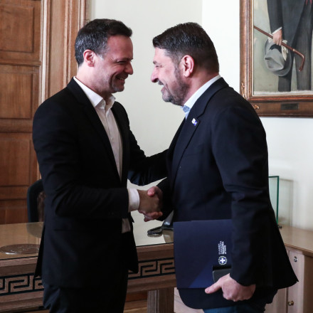 ....Και στο ΠΑΣΟΚ γκρινιάζουν για τα «χαμόγελα του Δούκα»