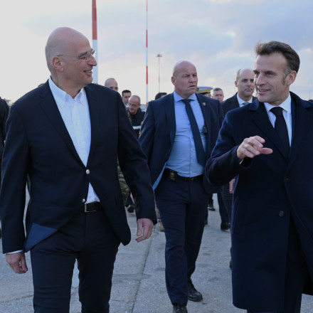 Δένδιας: Η παρουσία Μακρόν υπογραμμίζει τη σημασία της στρατηγικής αμυντικής σχέσης Ελλάδας-Γαλλίας