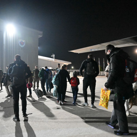 «Δεν είναι εύκολο να ακούς βομβαρδισμούς»: Συγκινούν οι Έλληνες που επέστρεψαν από το Ντουμπάι