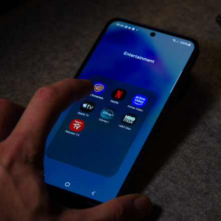 Το αθόρυβο κόστος των συνδρομών: Πόσα ξοδεύουμε μηνιαίως χωρίς να το καταλαβαίνουμε