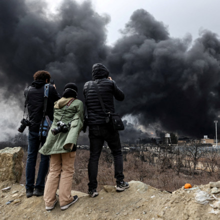 Οργή Τραμπ για τις ισραηλινές επιθέσεις στα διυλιστήρια της Τεχεράνης: «Να μην καεί το πετρέλαιο»