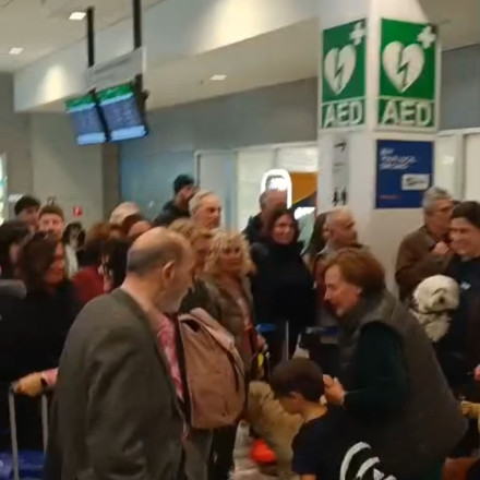 Ο FLASH στο «Ελ. Βενιζέλος»: «Μας συνόδευαν μαχητικά» λένε επαναπατρισθέντες από τη Μέση Ανατολή