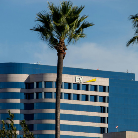 Έκθεση της EY για τους παραδοσιακούς και νέους κινδύνους που αντιμετωπίζουν οι τράπεζες