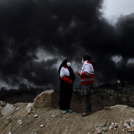 Τι είναι η «μαύρη βροχή» που έπεσε στην Τεχεράνη - Οι επιπτώσεις στον ανθρώπινο οργανισμό