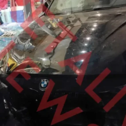 Αυτοκίνητο «καρφώθηκε» σε βιτρίνα καταστήματος: Πού στρέφονται οι έρευνες για το τροχαίο στην Έβανς