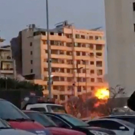 Βηρυτός: Η στιγμή που ισραηλινός βομβαρδισμός ισοπεδώνει κτήριο 22 ορόφων – Καρέ καρέ η κατάρρευση
