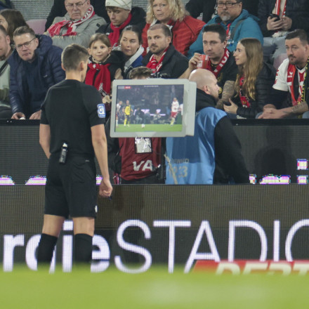 Η UEFA ετοιμάζει συνάντηση με τα Top 5 πρωταθλήματα της Ευρώπης για το... VAR