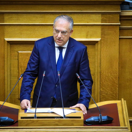 «Βάλτε πλάτη»: Κάλεσμα Θεοδωρικάκου και το νέο παράθυρο για πρόσθετα μέτρα στήριξης
