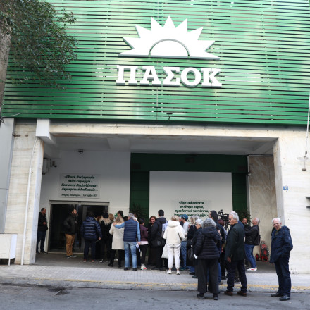 ΠΑΣΟΚ: Ασκήσεις ενότητας και ενέσεις αισιοδοξίας - Οι συσχετισμοί μετά την εκλογή συνέδρων