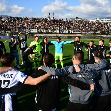 Super League 2: Η Καλαμάτα κέρδισε τον Ολυμπιακό Β' και έκανε φιέστα ανόδου (vids)
