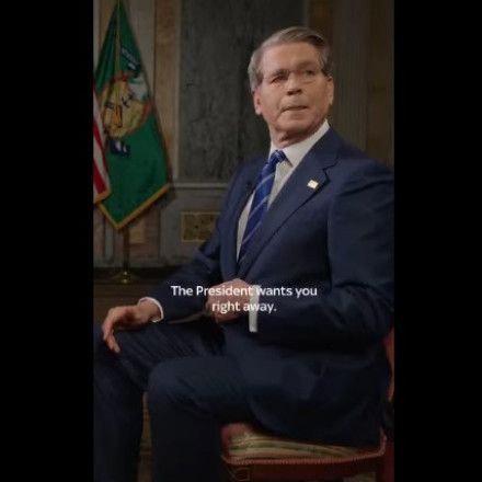 «Σας θέλει ο πρόεδρος»: Η στιγμή που ο Αμερικανός υπουργός Οικονομικών αφήνει σύξυλο δημοσιογράφο