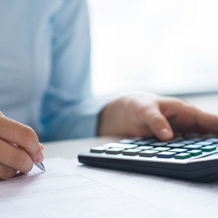 Έρχονται τέσσερις μειώσεις φόρων - Τι αλλάζει σε ΕΝΦΙΑ και εκκαθάριση των νέων δηλώσεων εισοδήματος