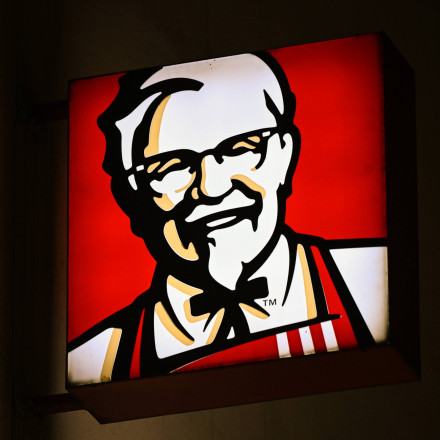 Συνταγματάρχης Σάντερς: Ποιος ήταν ο άνθρωπος πίσω από τα KFC και γιατί δεν άντεχε το κοτόπουλό του