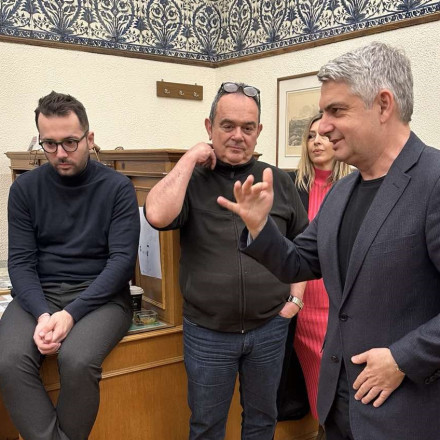 Οδυσσέας Κωνσταντινόπουλος: «Αντίο» στους δημοσιογράφους με νέες αιχμές στην ηγεσία