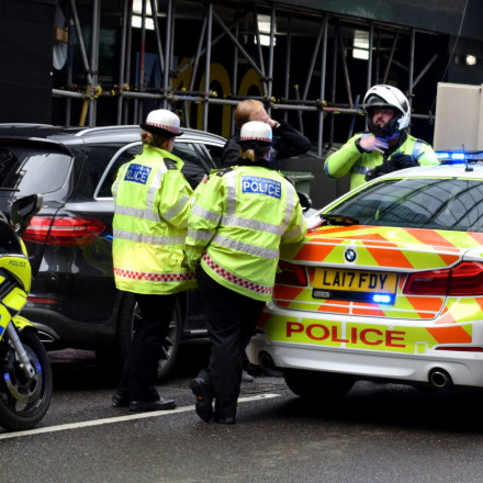 Λονδίνο: Πέταξε το 18 ημερών μωρό της από το παράθυρο, ενώ ο πατέρας ετοίμαζε το γάλα στην κουζίνα