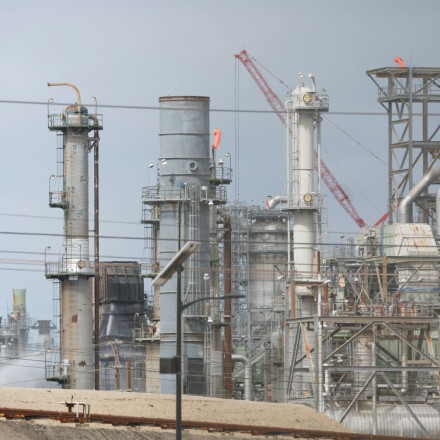 Ο Διεθνής Οργανισμός Ενέργειας ρίχνει στις αγορές τεράστια αποθέματα πετρελαίου