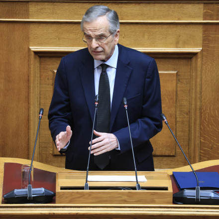 Βολές Σαμαρά στη Βουλή: «Δεν υπάρχουν επαγγελματίες ανησυχούντες, αλλά ερασιτέχνες εφησυχασμένοι»