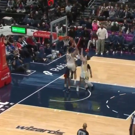 Γιουρτσέβεν: Έβαλε... αυτοκαλάθι και «έγραψε» τους πρώτους του πόντους με τους Γουόριορς (vid)