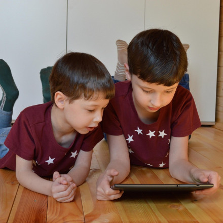 Το YouTube προωθεί συνεχώς σε παιδιά κακής ποιότητας περιεχόμενο φτιαγμένο από τεχνητή νοημοσύνη