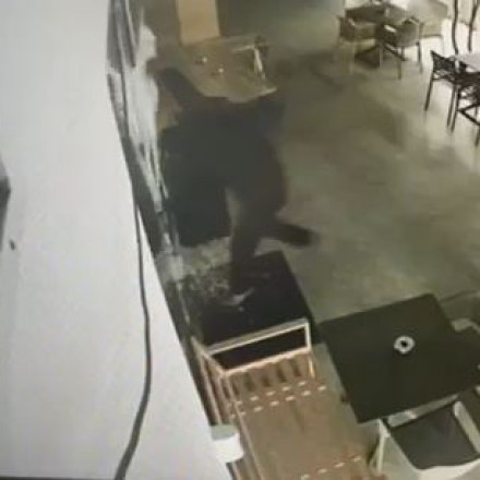 Καρέ καρέ η δράση συμμορίας που «ξάφρισε» 21 φορές καταστήματα στα νότια προάστια-Βίντεο ντοκουμέντο