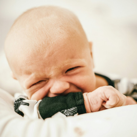 H οικονομική δυσπραγία των γονιών βλάπτει τον εγκέφαλο των παιδιών