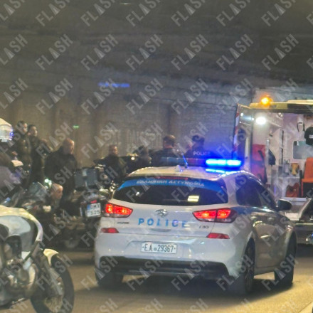 Τροχαίο με τραυματία αστυνομικό στην Κηφισίας - Εικόνες του FLASH από το σημείο