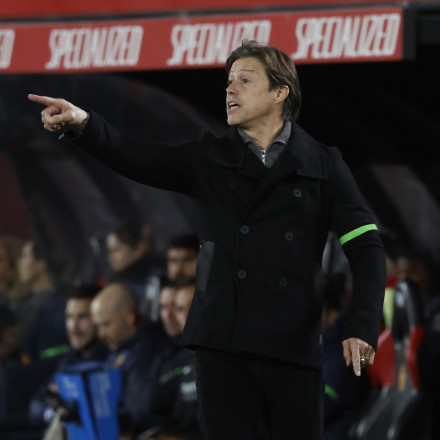 Σεβίλλη: Ο Αλμέιδα σε «τεντωμένο σχοινί» – Το ρίσκο, οι αριθμοί και η ώρα των αποφάσεων