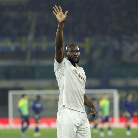 Απίθανα πράγματα: Ο Λουκάκου αρνείται να γυρίσει στην Ιταλία για να προπονηθεί με τη Νάπολι