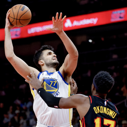 Γιατί ανανέωσαν τον Γιούρτσεβεν οι Γουόριορς: Υπέγραψε νέο σύμβολαιο διάρκειας 10 ημερών