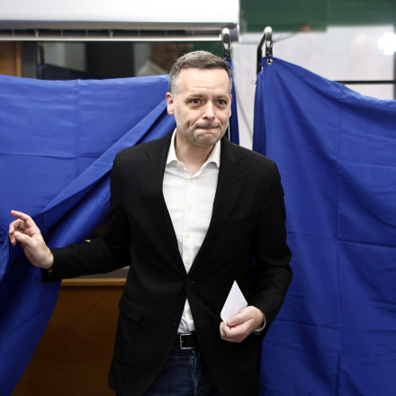 Η καχυποψία του επίμονου Δούκα έχει απάντηση (στις δημοσκοπήσεις)