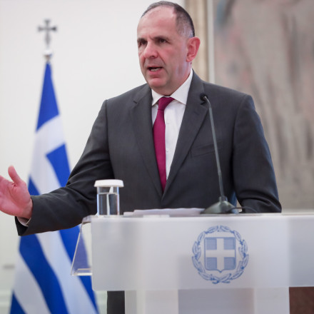 Γεραπετρίτης από Βεγγάζη: Αναβαθμίζεται η συνεργασία στο μεταναστευτικό-Επί τάπητος η οριοθέτηση ΑΟΖ