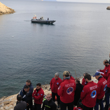 Βουλιαγμένη: Τέταρτη μέρα ερευνών - Τι λέει δύτης που είχε βουτήξει στο «πηγάδι του διαβόλου»